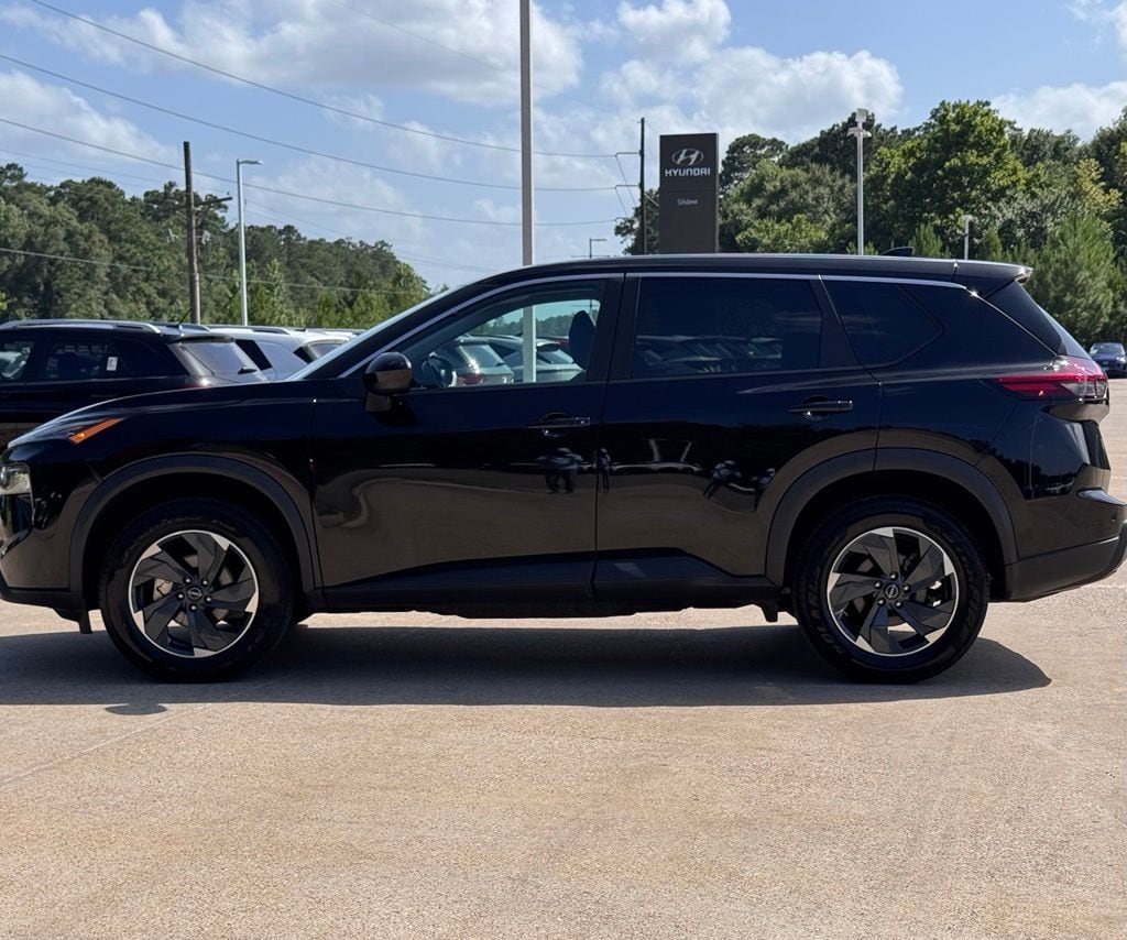 2024 Nissan Rogue SV - Photo 11
