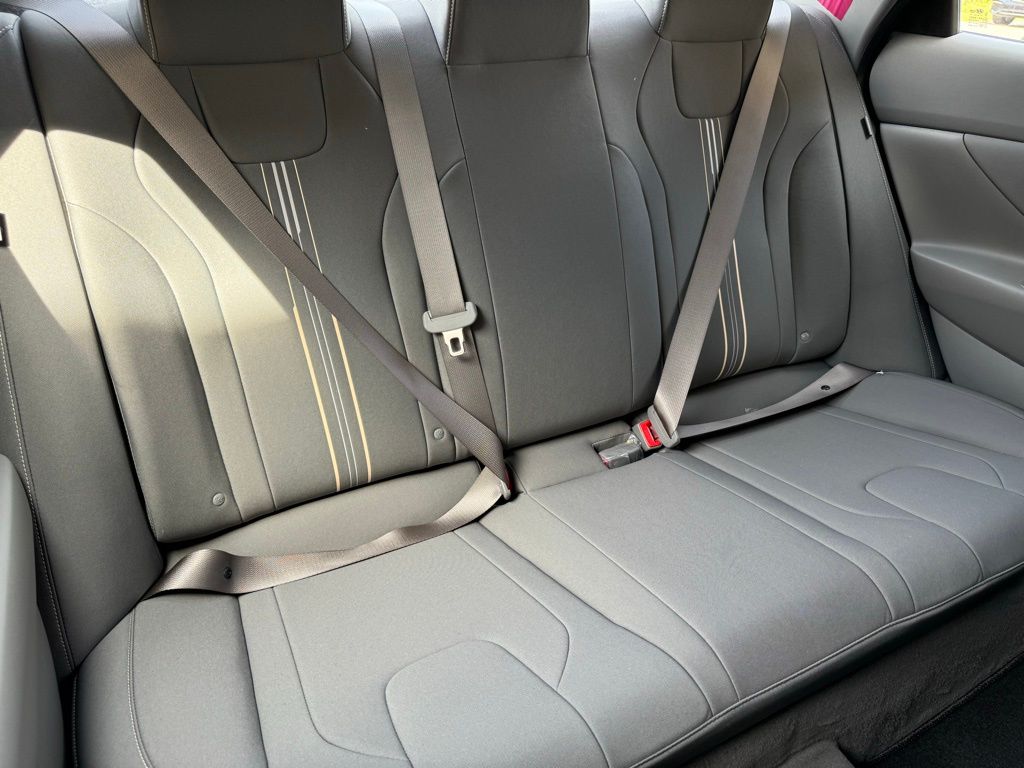 2025 Hyundai Elantra SEL - Photo 16