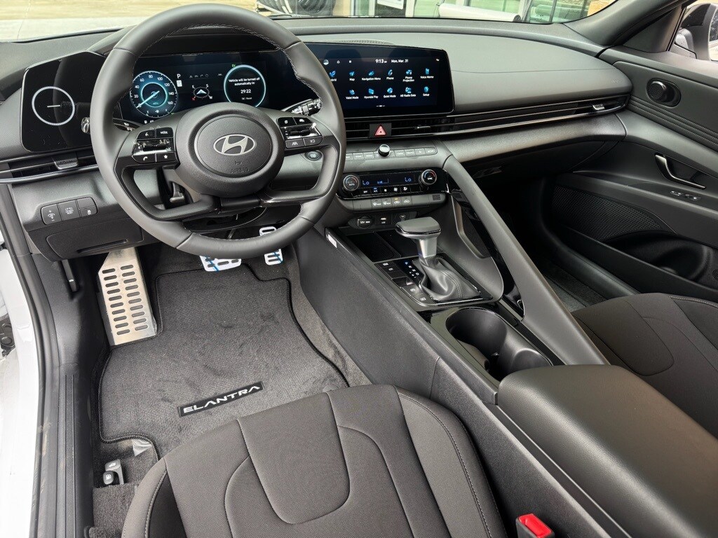 2025 Hyundai Elantra Hybrid SEL Sport photo 2