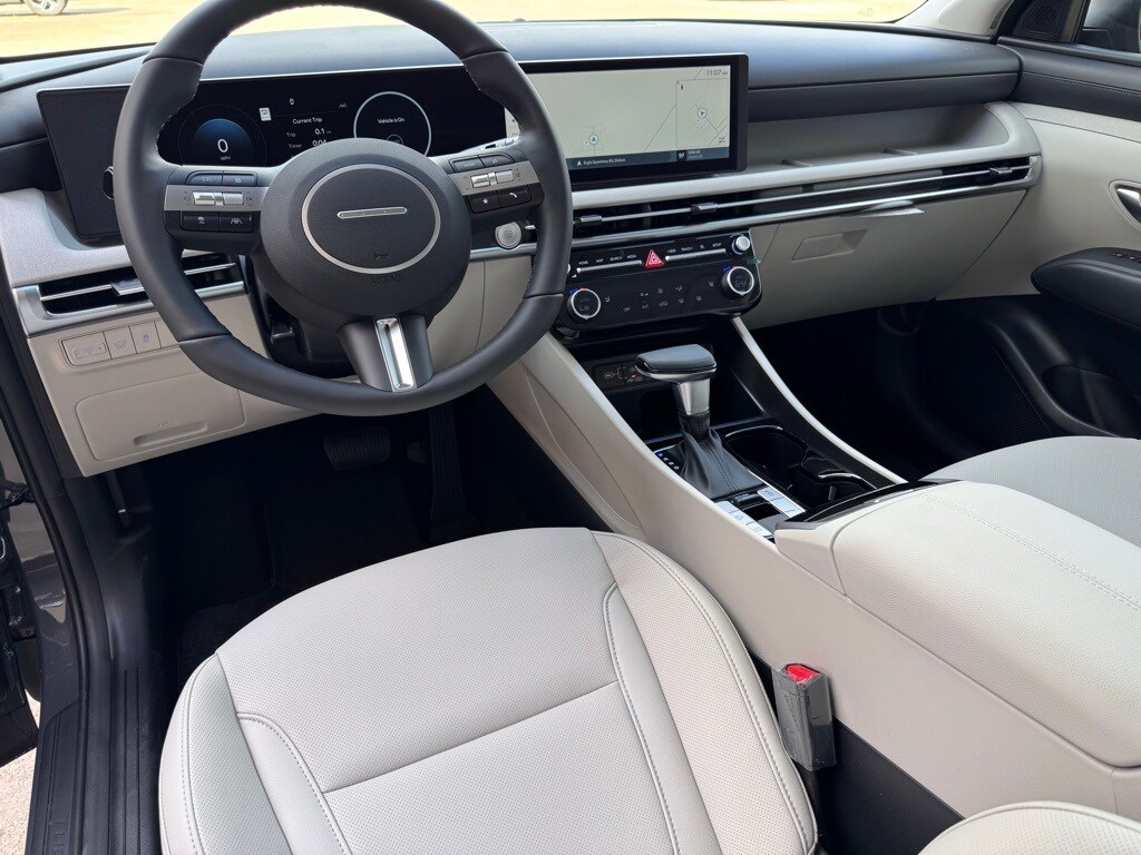 2026 Hyundai Tucson SEL Convenience photo 2