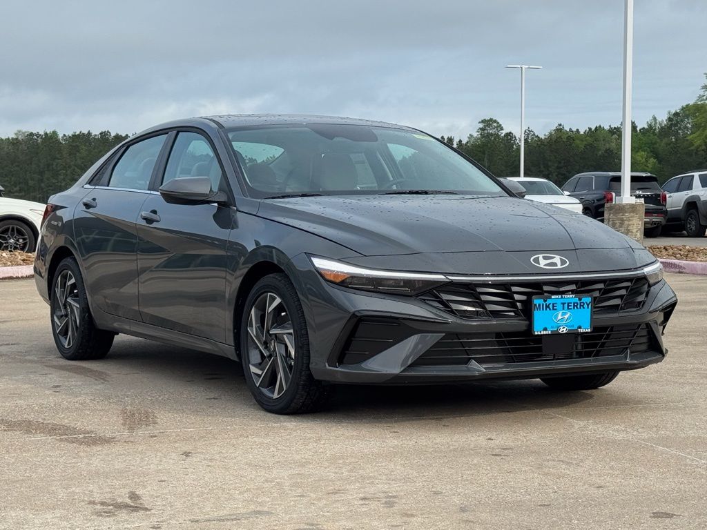 2025 Hyundai Elantra Limited - Photo 11