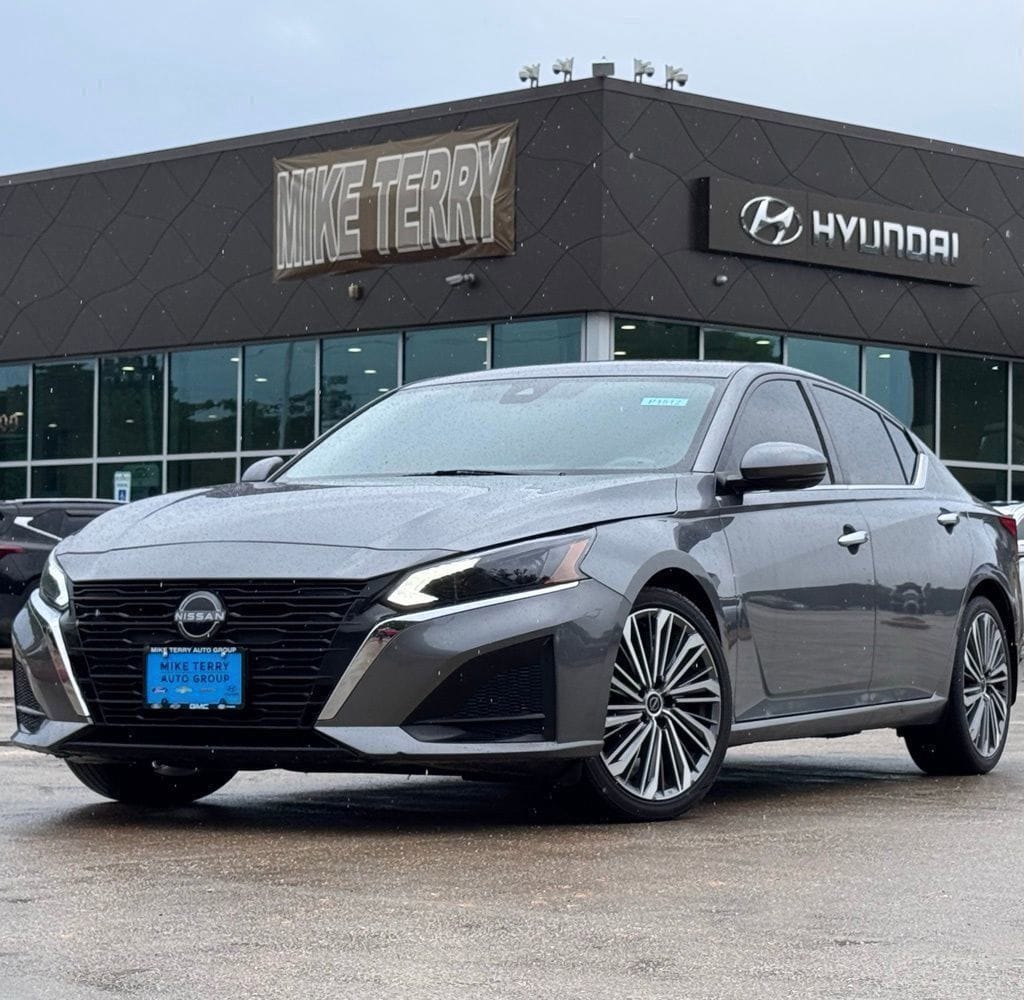 Used 2023 Nissan Altima 2.5 SL Sedan