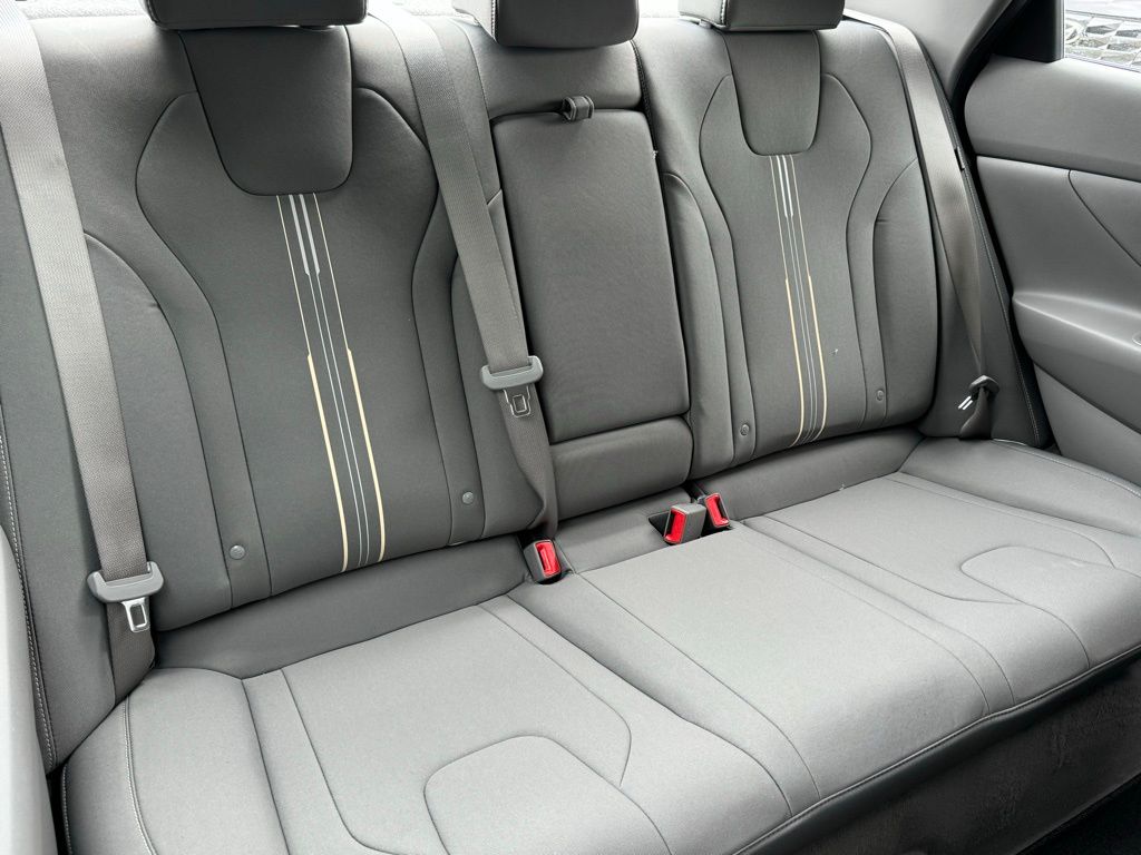 2025 Hyundai Elantra SEL - Photo 20