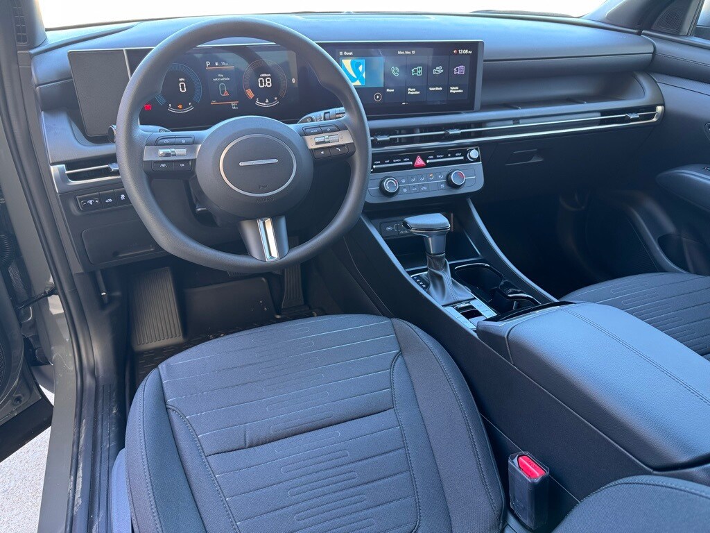 2026 Hyundai Santa Cruz SE photo 2