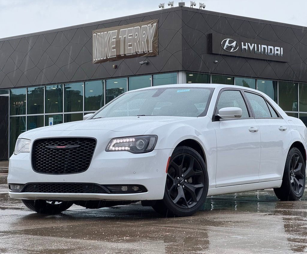 2023 Chrysler 300 S's photo