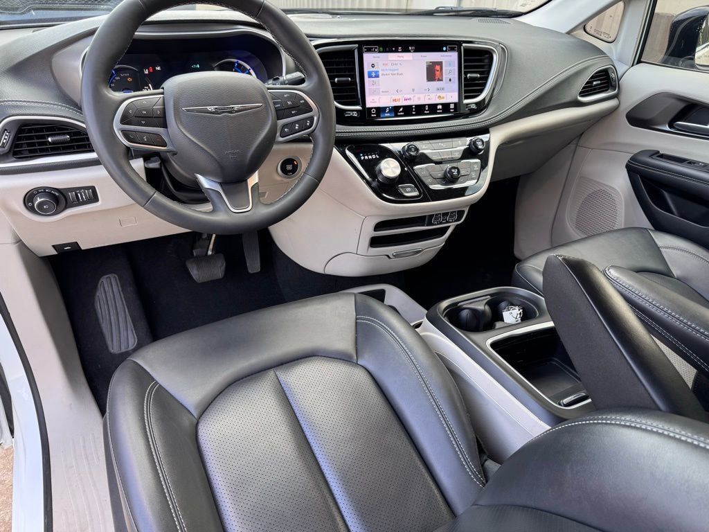 Used 2024 Chrysler Pacifica PHEV Select with VIN 2C4RC1S70RR115117 for sale in Silsbee, TX