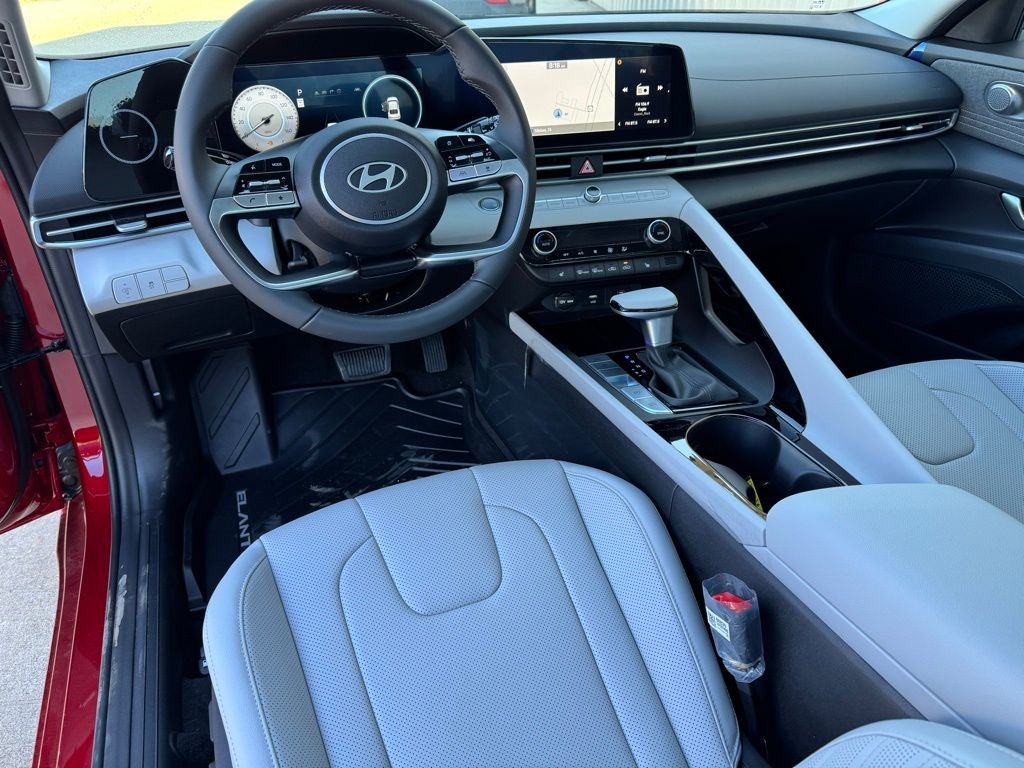 New 2025 Hyundai Elantra Limited Sedan