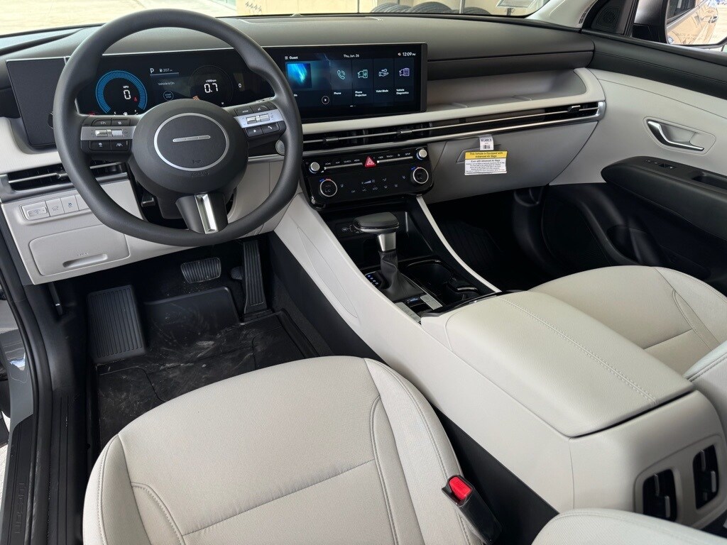 2025 Hyundai Tucson SEL photo 2