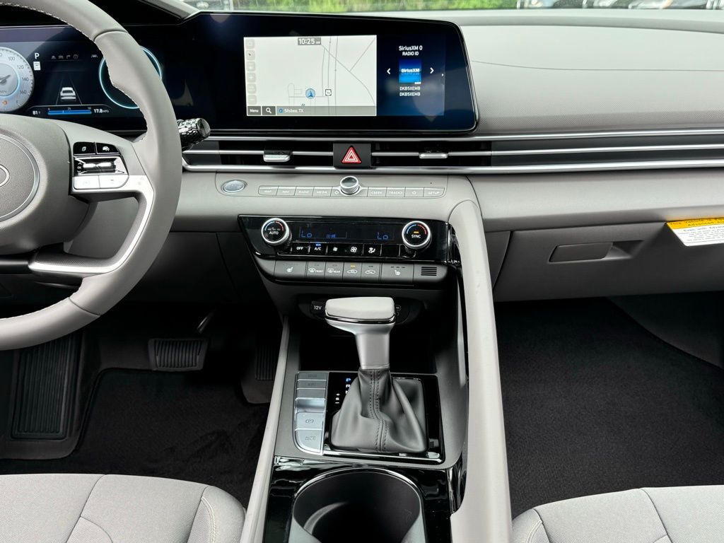 2025 Hyundai Elantra SEL - Photo 7