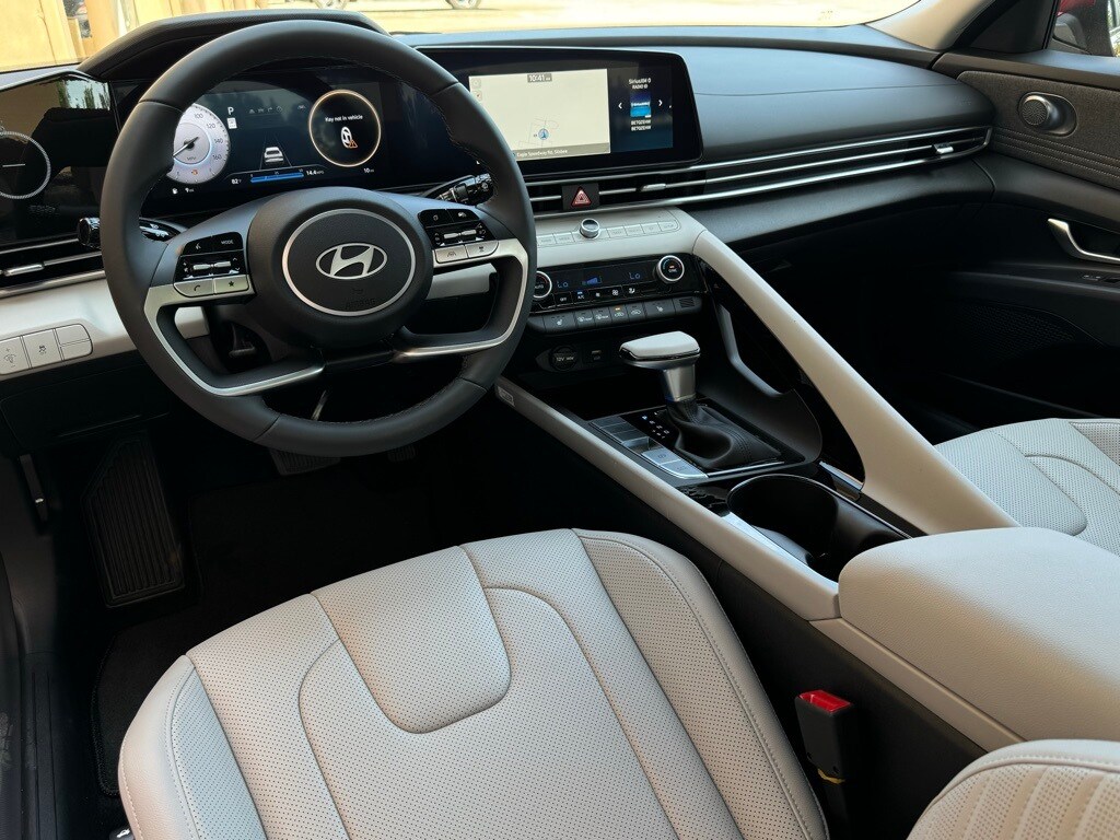 2025 Hyundai Elantra Limited photo 2