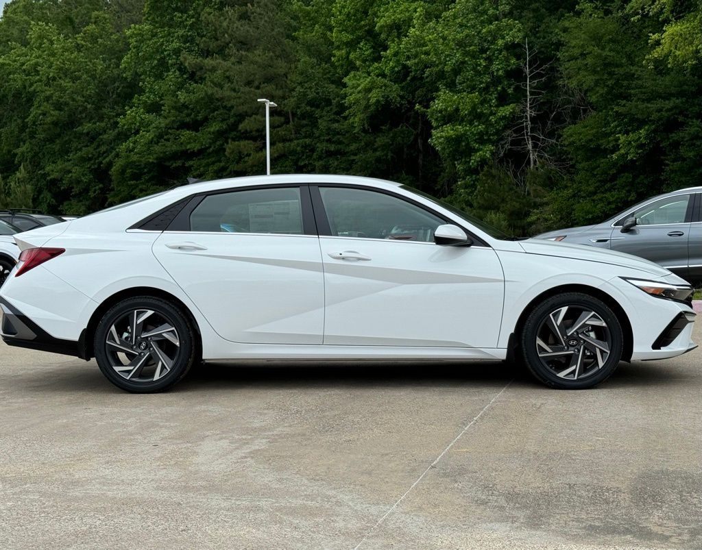 2025 Hyundai Elantra SEL - Photo 11