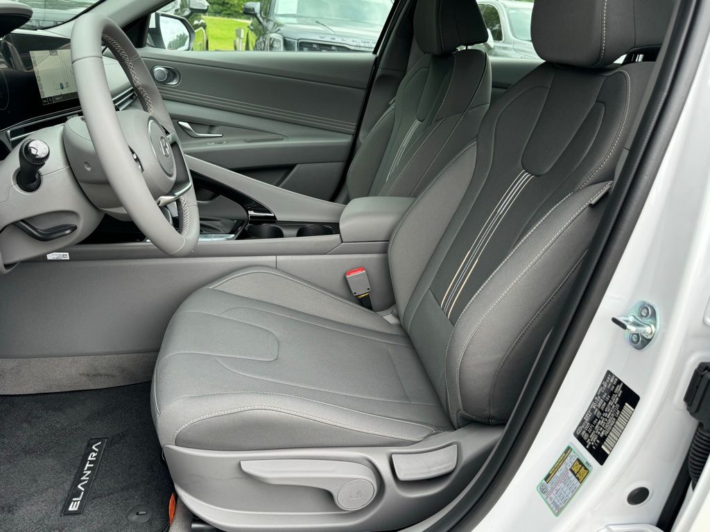 2025 Hyundai Elantra SEL - Photo 9