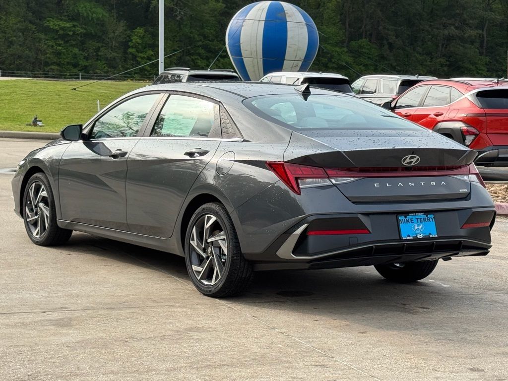 2025 Hyundai Elantra Limited - Photo 14