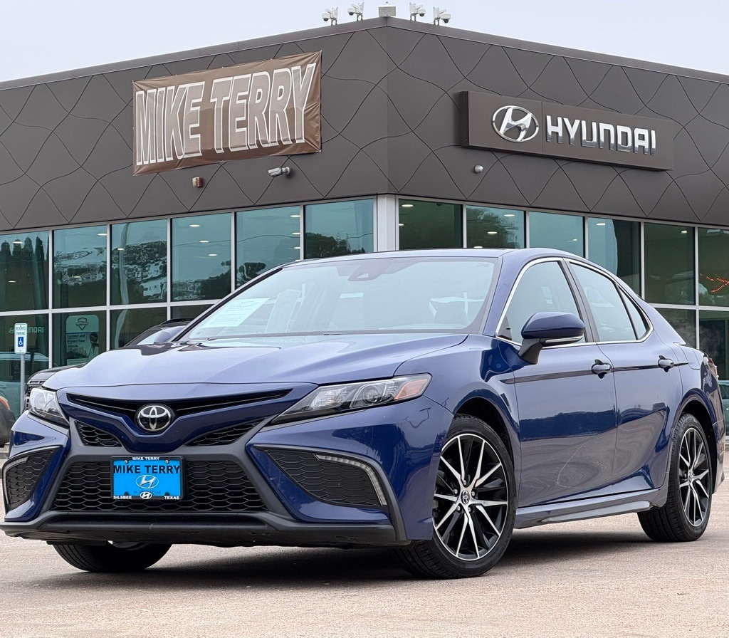 2023 Toyota Camry SE's photo