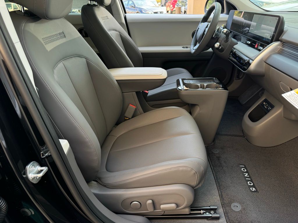 2025 Hyundai IONIQ 5 SEL - Photo 24