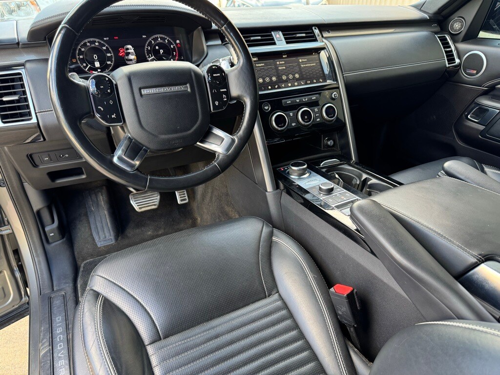 2019 Land Rover Discovery HSE Luxury photo 2