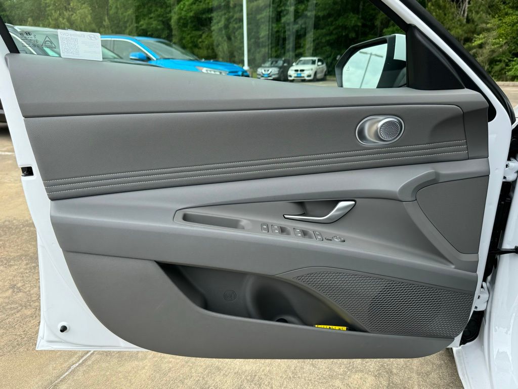 2025 Hyundai Elantra SEL - Photo 23