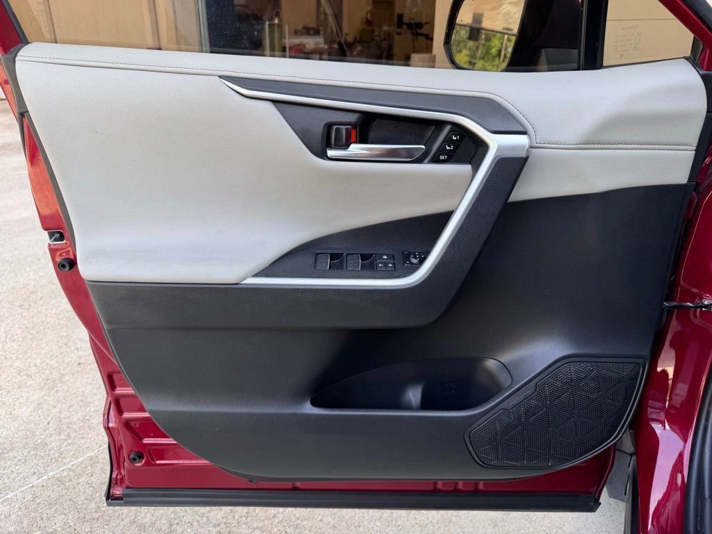2022 Toyota RAV4 Limited - Photo 22