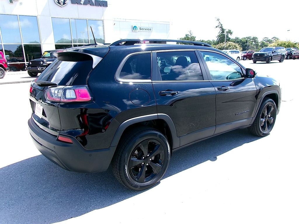 Used 2023 Jeep Cherokee Altitude SUV