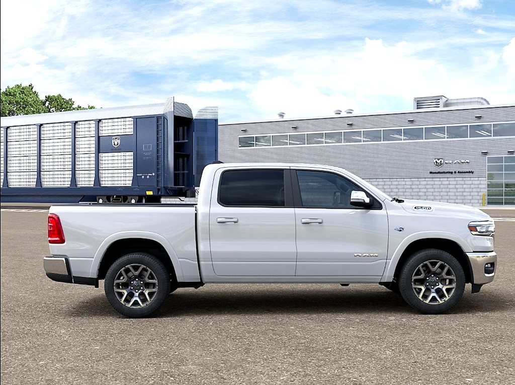 New 2026 Ram 1500 LARAMIE CREW CAB 4X4 5'7 BOX Pickup