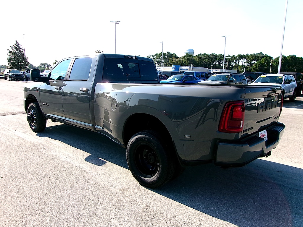 New 2026 Ram 3500 LARAMIE CREW CAB 4X4 8' BOX Pickup