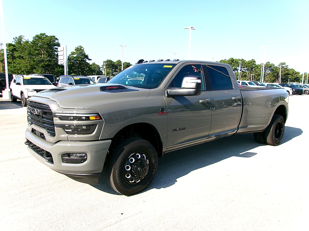 New 2026 Ram 3500 LARAMIE CREW CAB 4X4 8' BOX Pickup