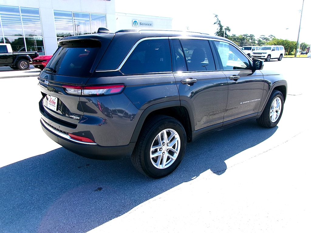 Used 2023 Jeep Grand Cherokee Laredo 4x4