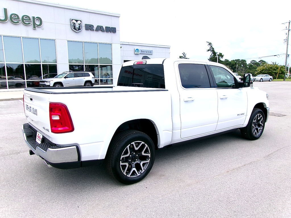New 2026 Ram 1500 LARAMIE CREW CAB 4X4 5'7 BOX Pickup