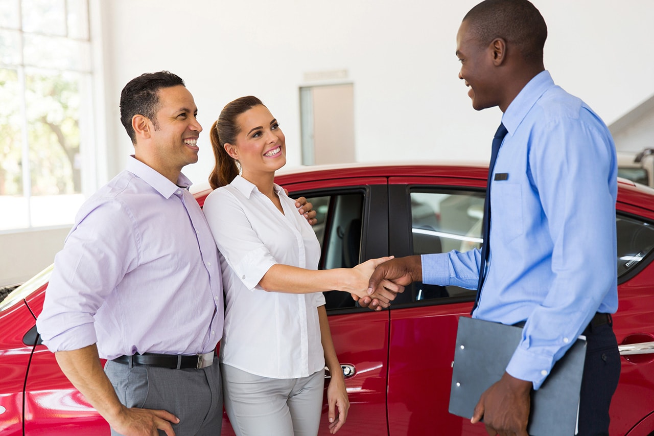 Customer shaking hands with rep.jpg