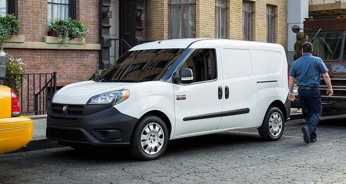 2016_Ram_ProMaster_City_city_parking.jpg