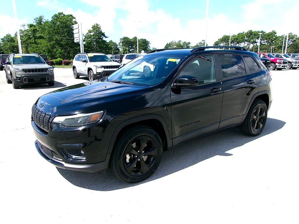 Used 2023 Jeep Cherokee Altitude SUV