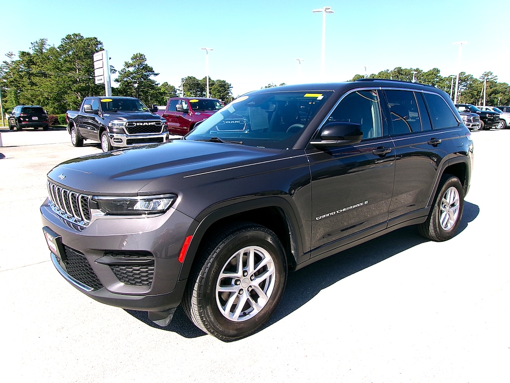 Used 2023 Jeep Grand Cherokee Laredo 4x4