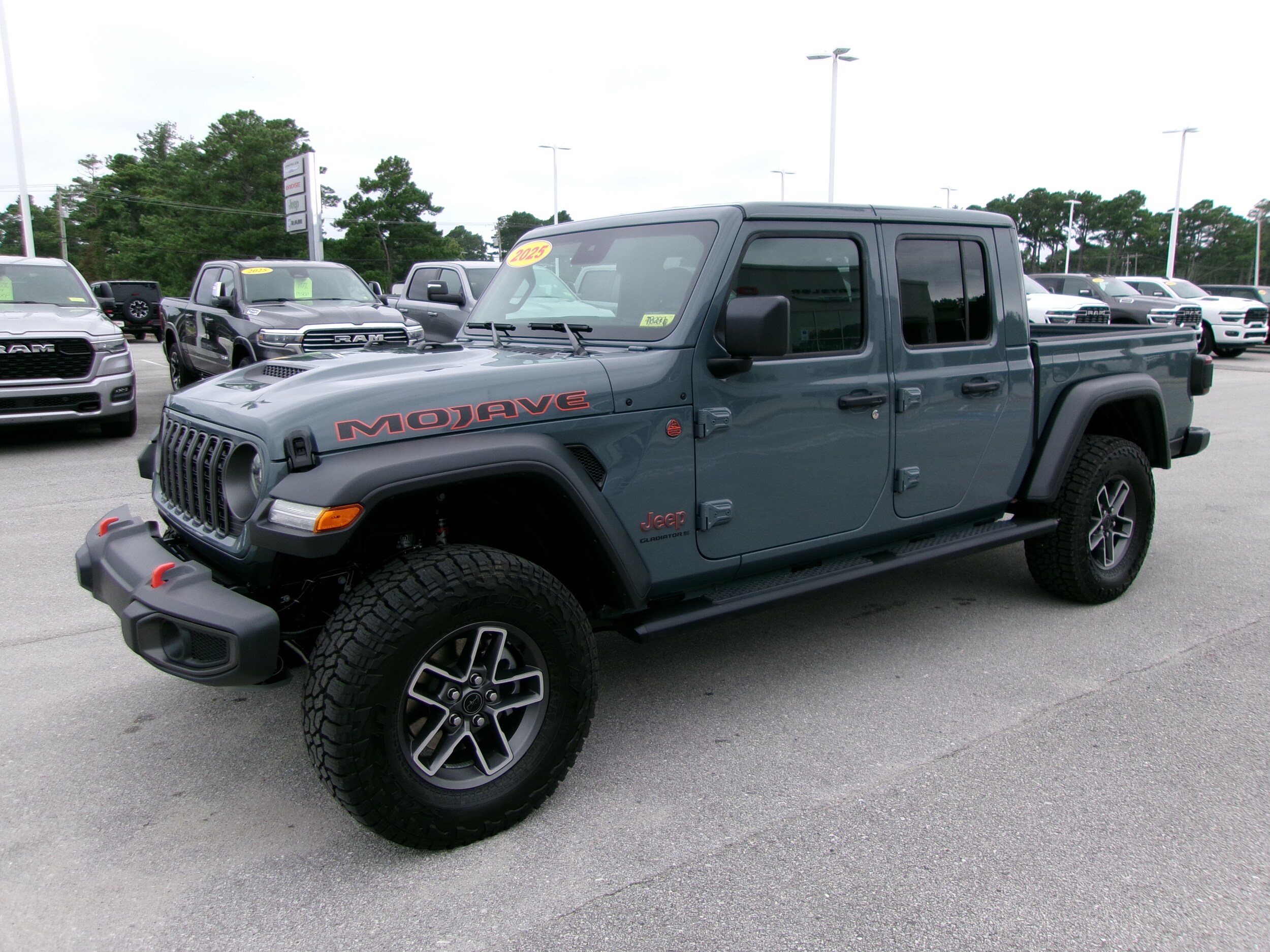 2025 Jeep Gladiator Mojave photo 2