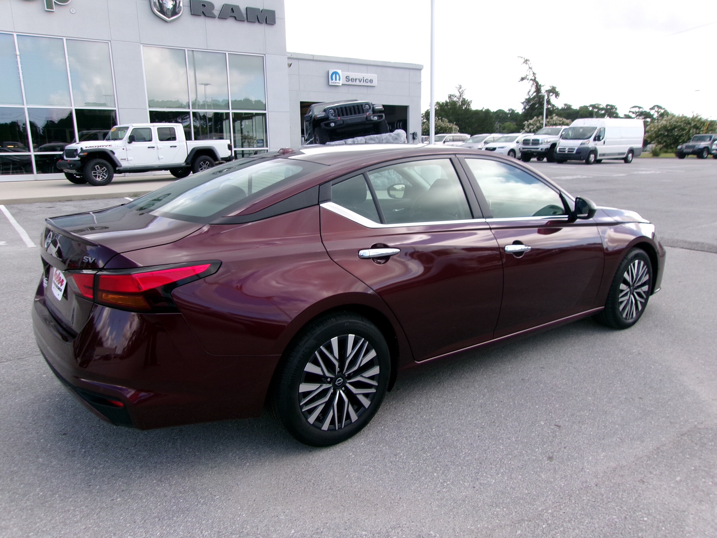 2024 Nissan Altima 2.5 SV photo 2