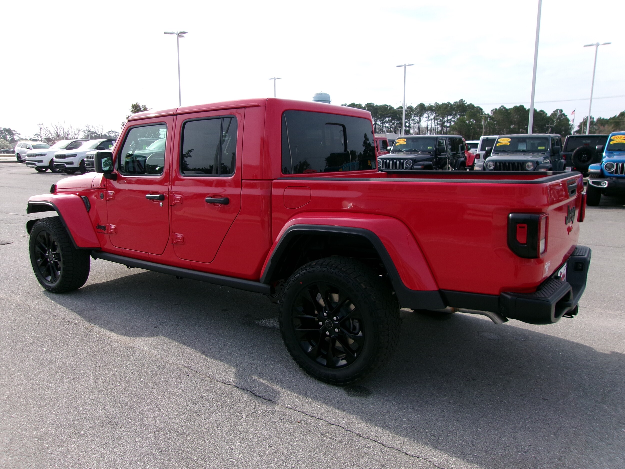 2025 Jeep Gladiator Sport photo 3