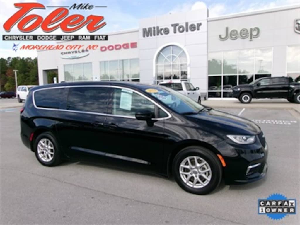 Used 2024 Chrysler Pacifica Touring L Minivan/Van