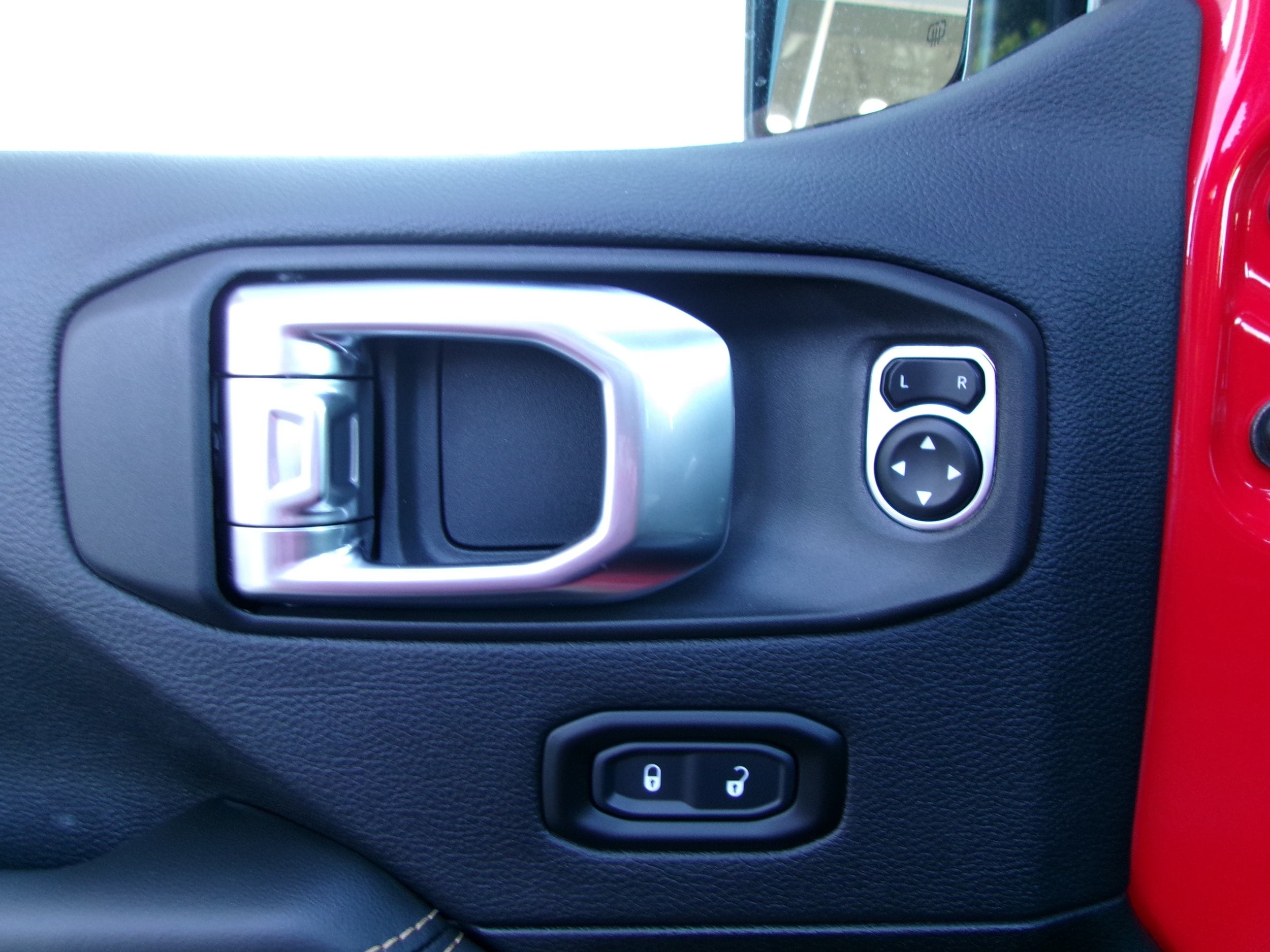 2025 Jeep Wrangler 4-Door Sahara - Photo 13