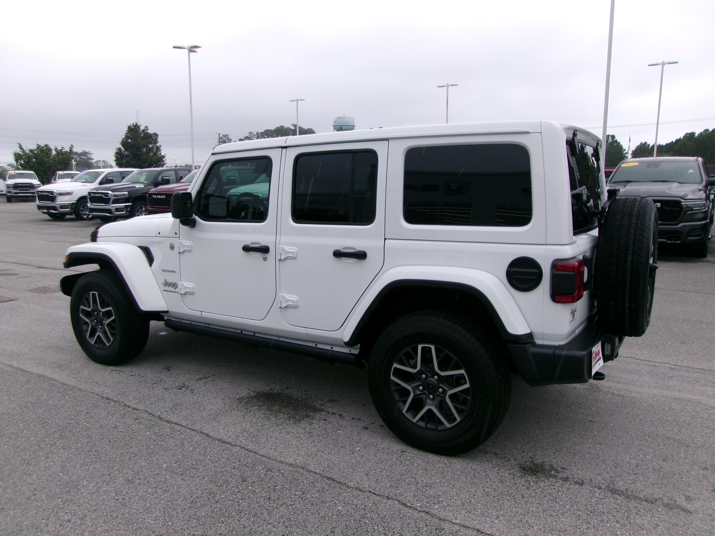 2024 Jeep Wrangler Unlimited Sahara photo 2