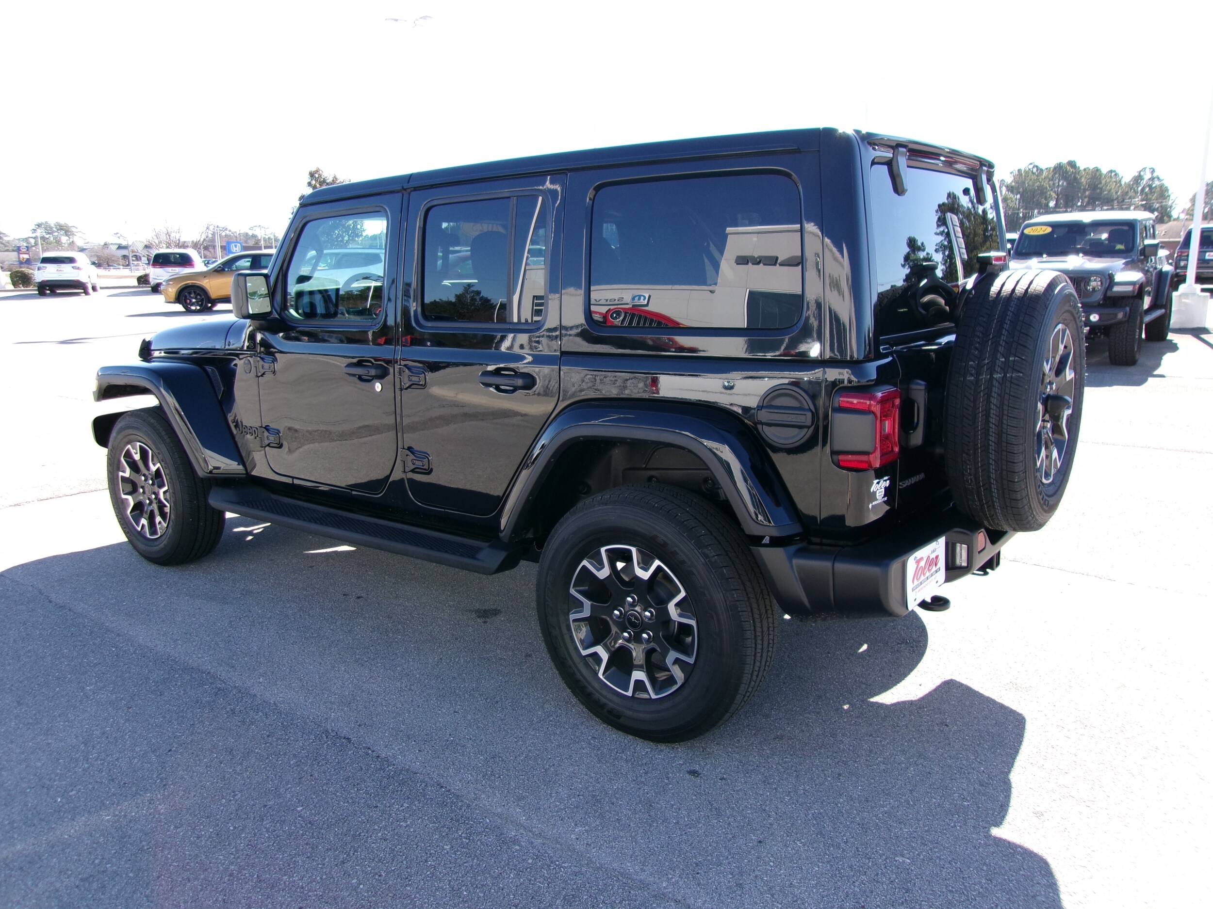 2025 Jeep Wrangler Sahara photo 3
