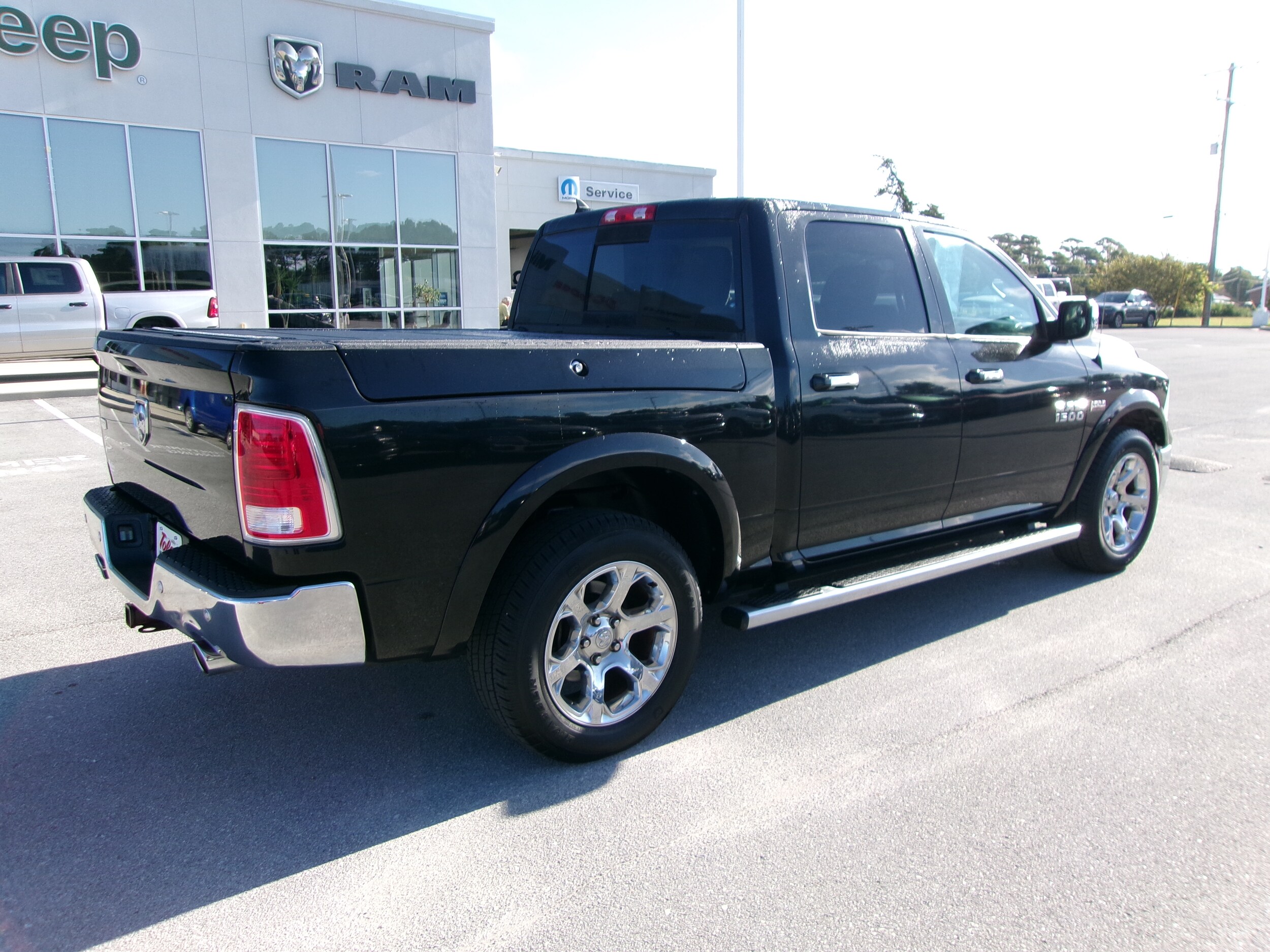 2015 Ram 1500 Laramie photo 3