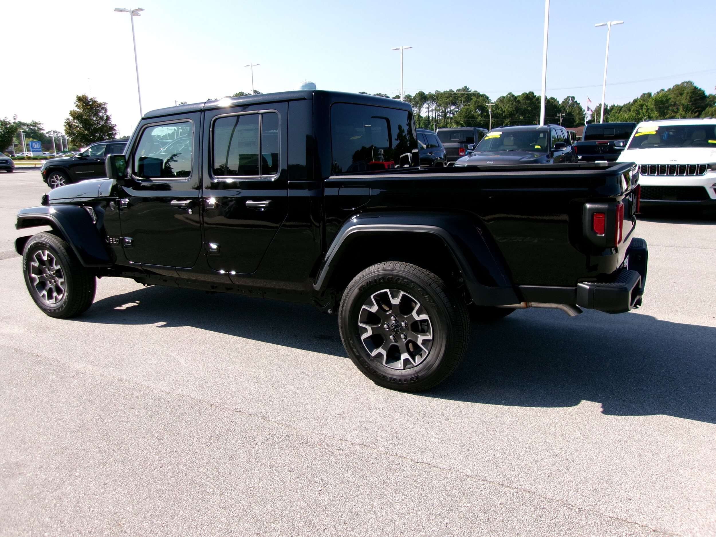 2025 Jeep Gladiator Sport S photo 3