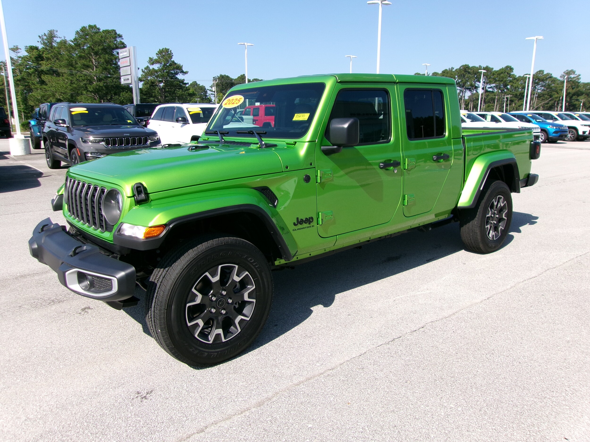 2025 Jeep Gladiator Sport S photo 2