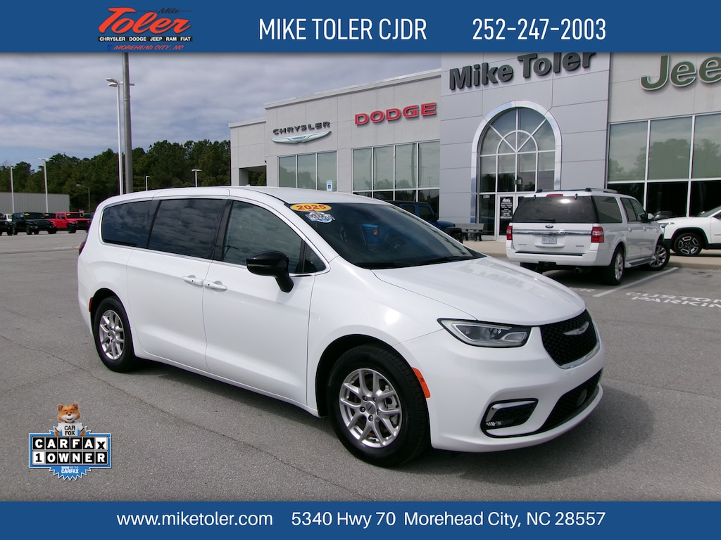 Used 2025 Chrysler Pacifica Select Minivan/Van