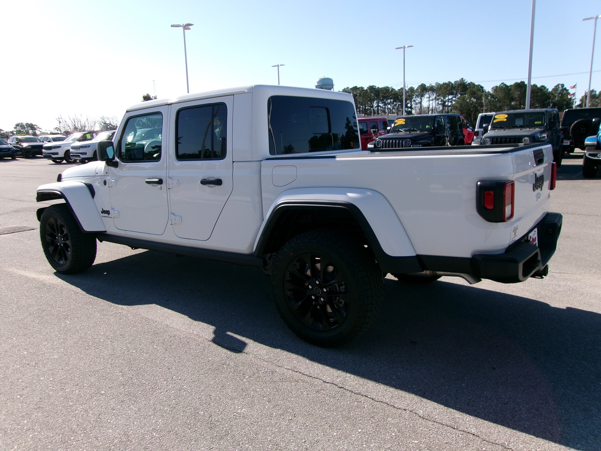 2025 Jeep Gladiator Sport photo 3