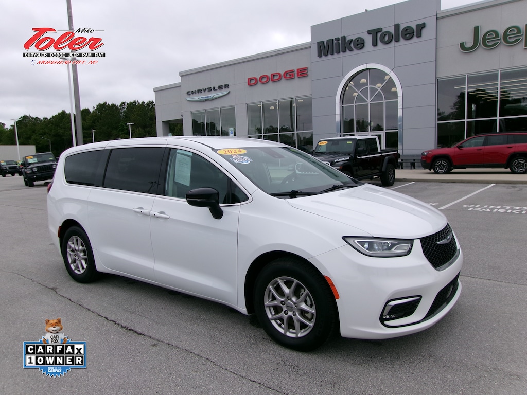Used 2024 Chrysler Pacifica Touring L Minivan/Van