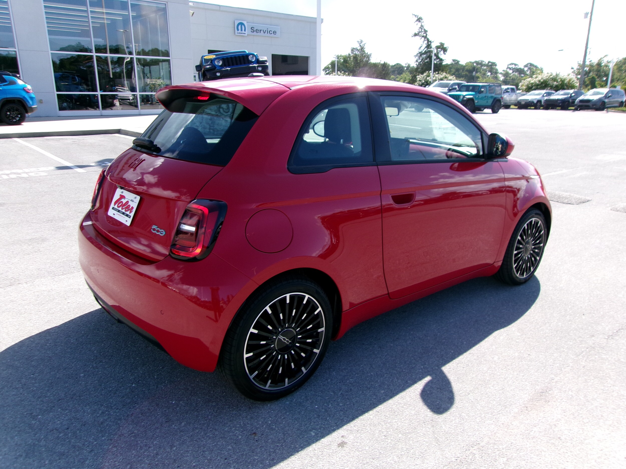 2024 Fiat 500e Red photo 3