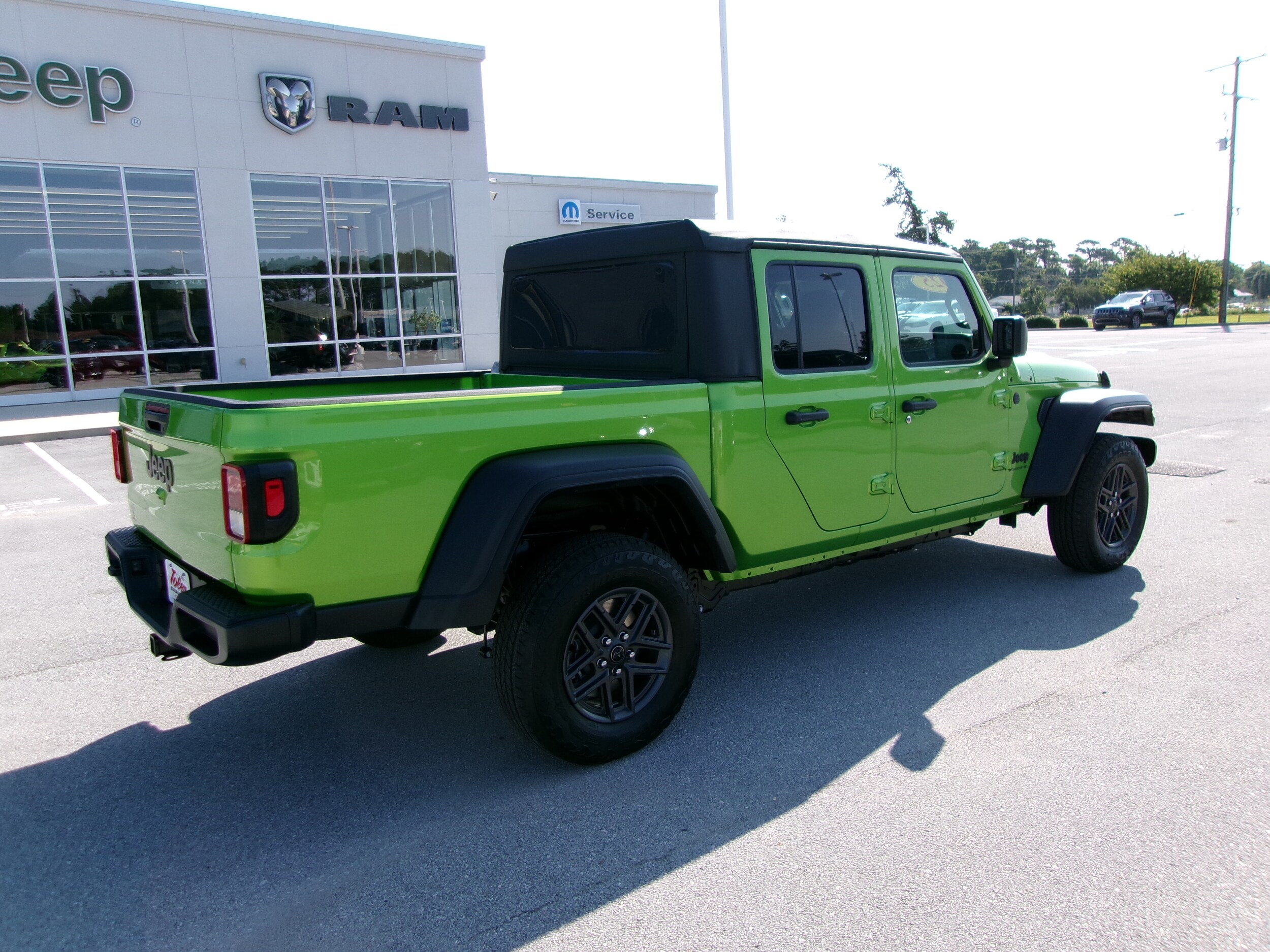 2025 Jeep Gladiator Sport S photo 3