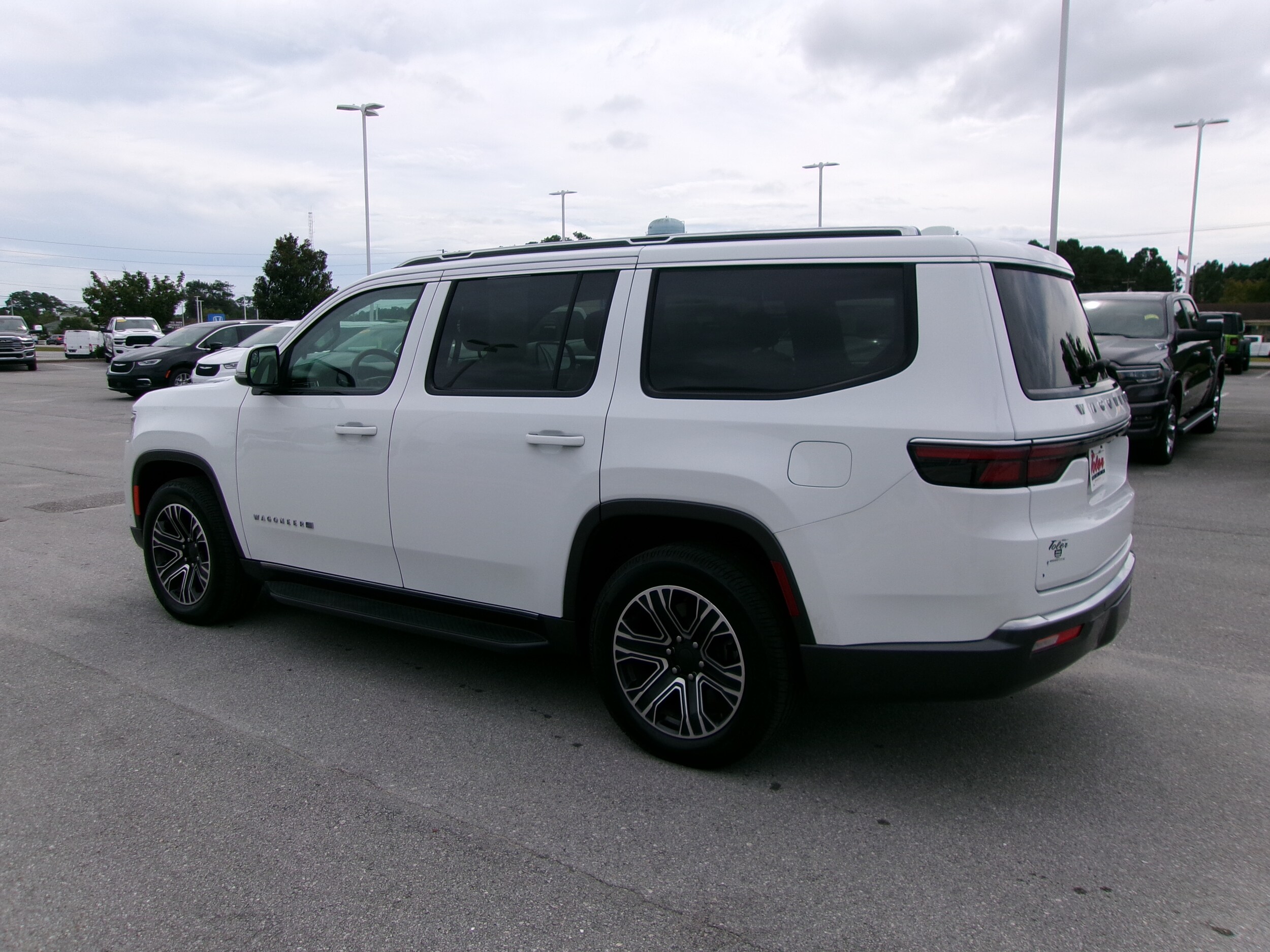 2022 Jeep Wagoneer Series III photo 2