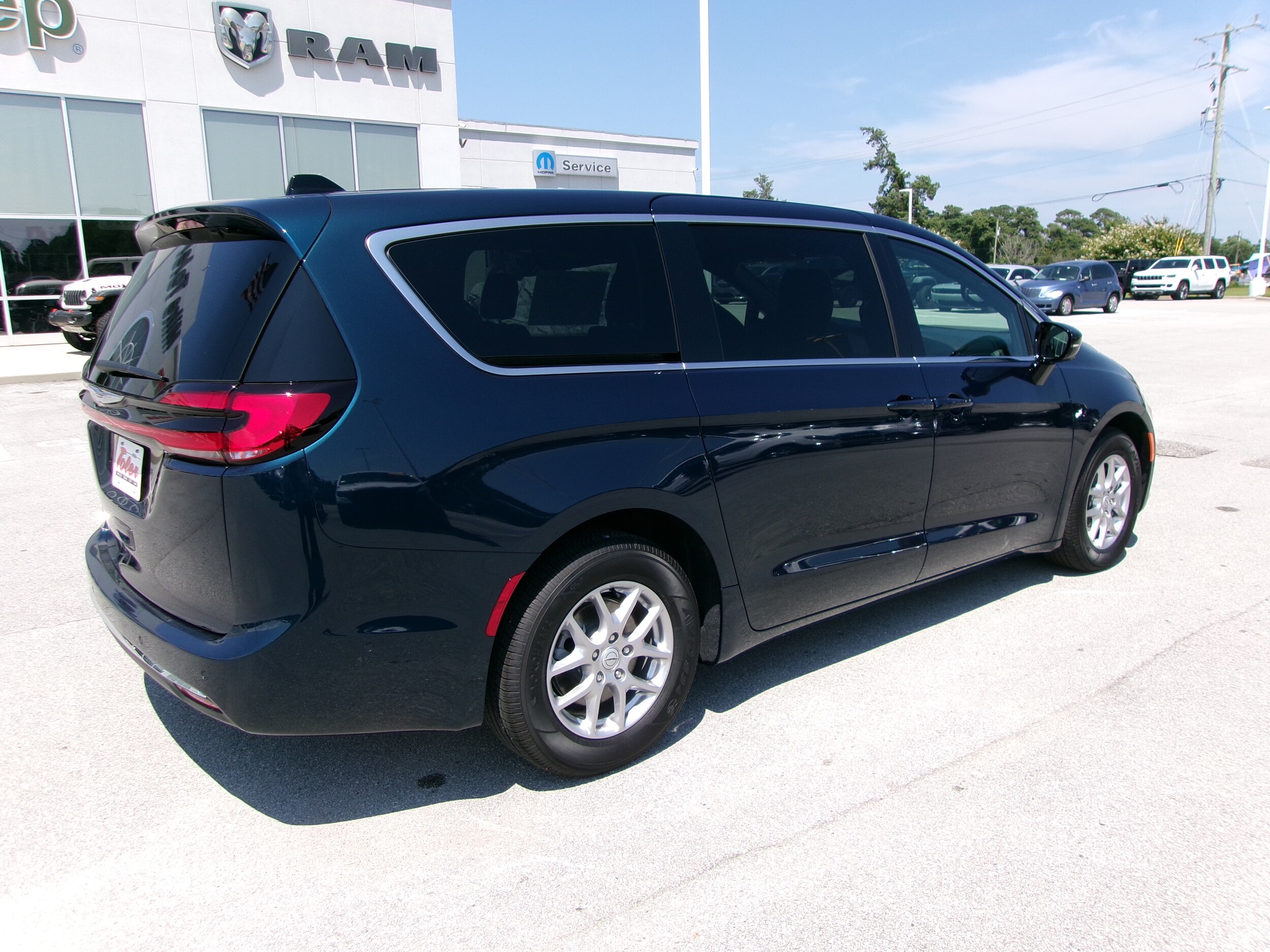 2025 Chrysler Pacifica photo 4