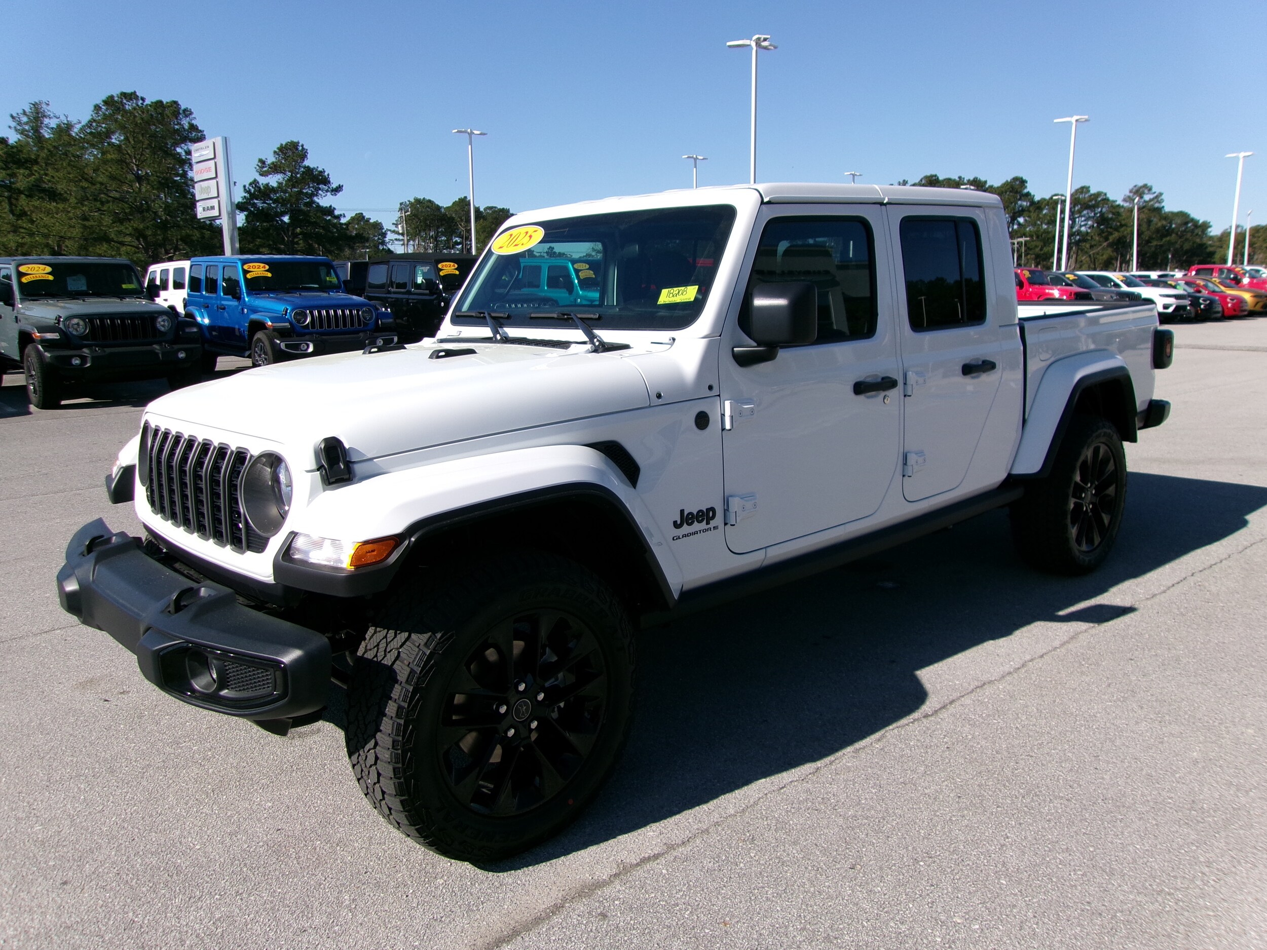 2025 Jeep Gladiator Sport photo 2